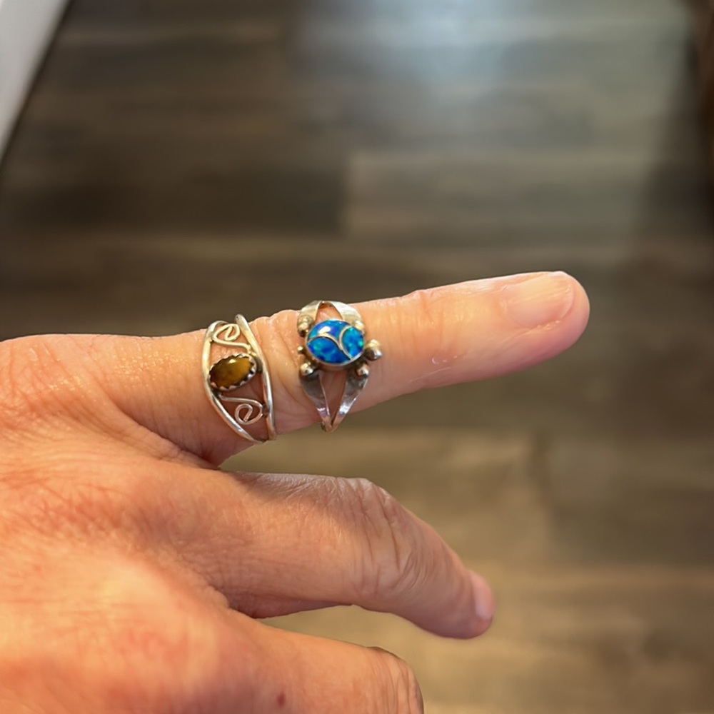 2 silver rings